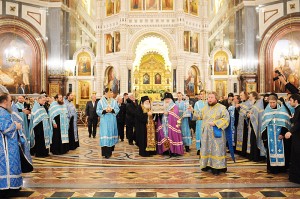 Ночной молебен перед ковчегом с Поясом Пресвятой Богородицы в Храме Христа Спасителя