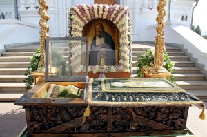 Рака с мощами преподобного Серафима Саровского
